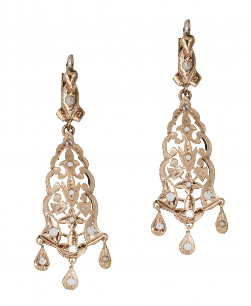 Pendientes largos de pp. S. XX acampanados con zafiros blan