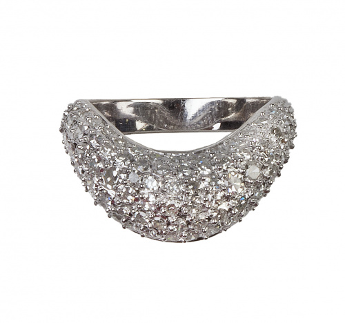 Sortija de brillantes en frente sinuoso bombée