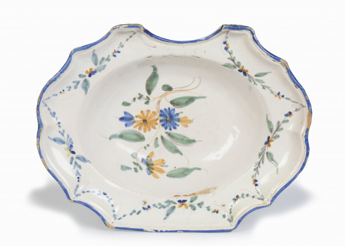 Bacía de cerámica esmaltada en azul, verde y ocre.Ribesal