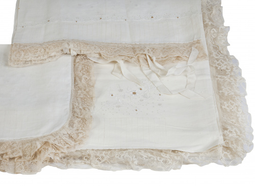 Juego de cama con margaritas bordadas e iniciales "CM", rem