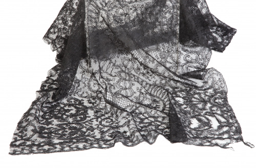Velo de misa en encaje negro con decoración floral, pp. del