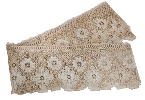 Cenefa antigua de malla decorada con flores, ff. del S. XIX