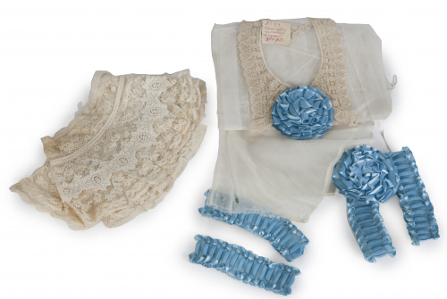 Camisa y mangas con cuello y puños en bordado de aguja, S. 