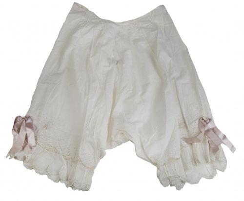 Pololo en hilo bordado con inicial "P" bajo corona real y c