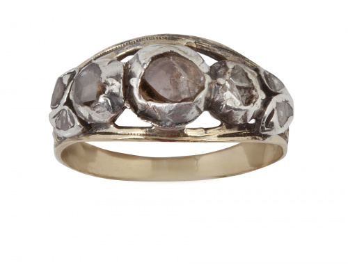 Sortija de pp. S. XIX con diamantes talla rosa en línea cen