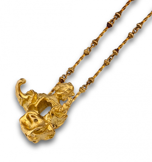 Colgante escultura de Dalí “ Madonna de Portlligat ”con cad