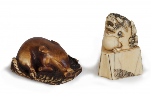 Lote compuesto por: Netsuke en marfil tallado representando