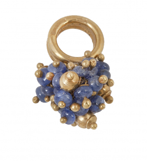  Colgante de racimo de zafiros en oro amarillo de 18K.