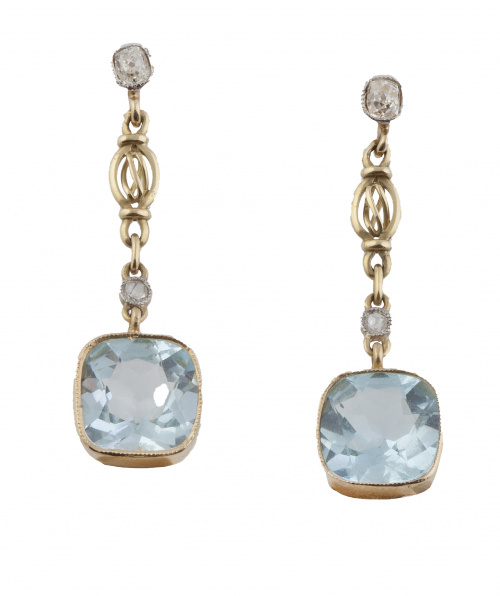 Pendientes largos topacios azules combinados con brillantes