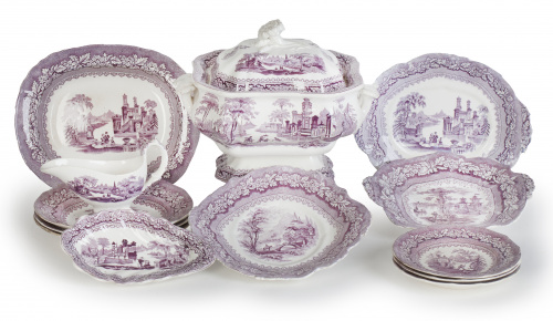 Vajilla en loza estampada en malva con vistas románticas y 