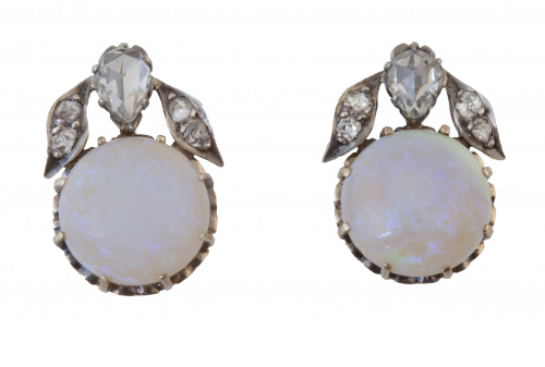  Pendientes de pp. S. XX con cabuchones de ópalos y hojitas