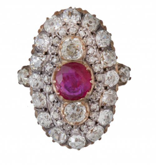 Sortija lanzadera oval de pp. S. XX con brillantes de talla