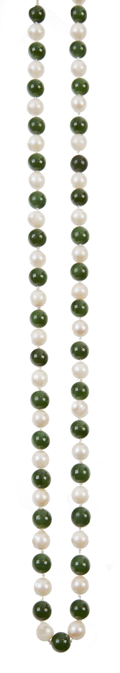 Lote formado por dos collares y un pulsera