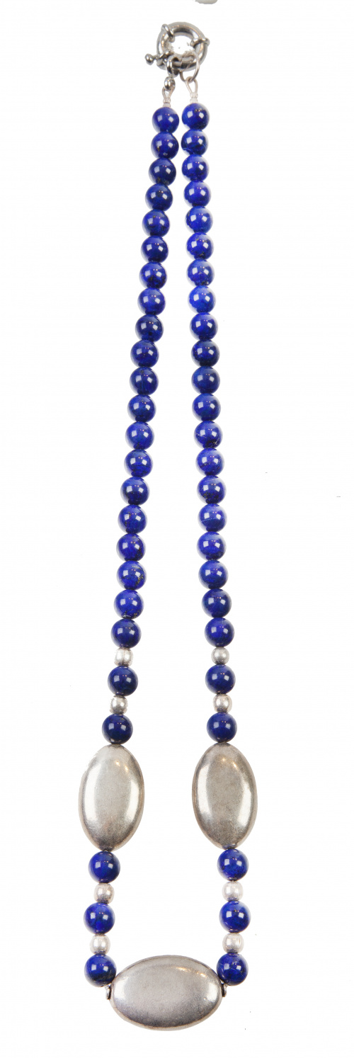 Conjunto de tres collares con lapislazuli, sodalita y esmal