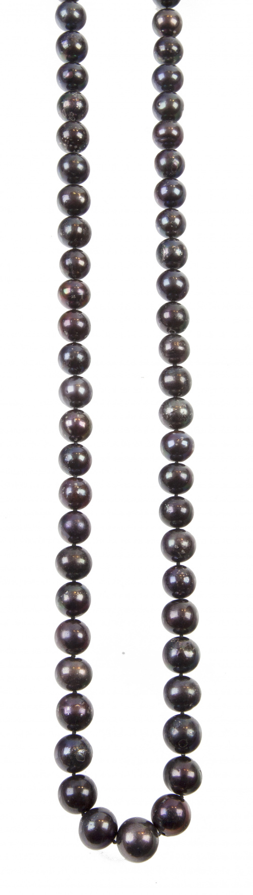 Collar largo de perlas de color negro con cierre de timón e