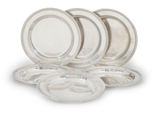 Seis platitos de pan en plata española, S. XX.