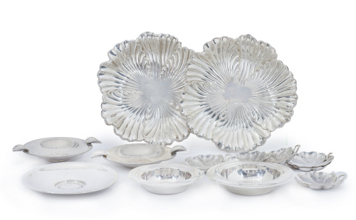 Lote de ceniceros en plata: pareja de gallonados, cinco con