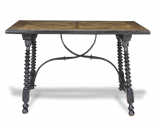 Bufete de madera de nogal con marquetería geométrica.Trab