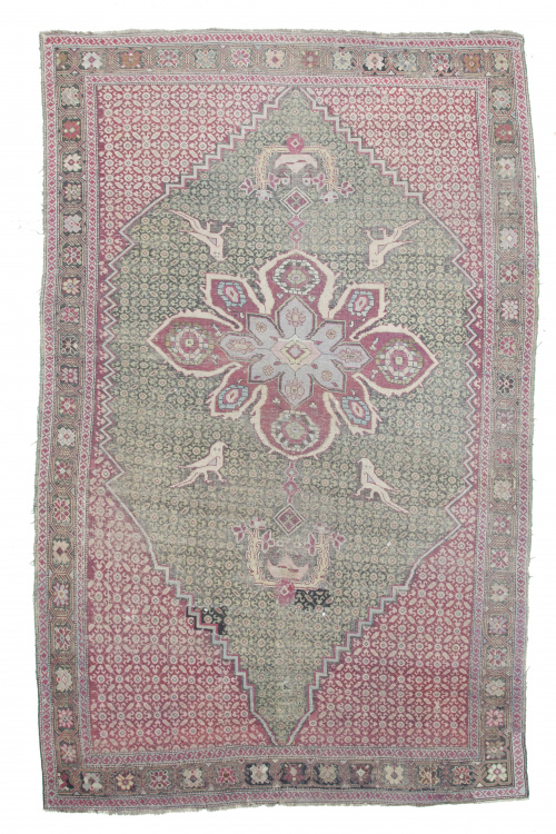 Alfombra persa en lana, de campo rosa y verde.