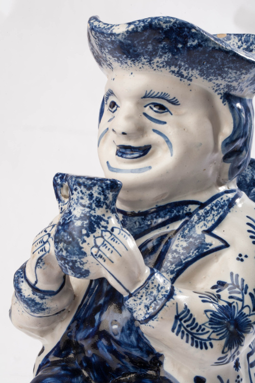 "Toby-jug" en cerámica esmaltada en azul y blanco.Delft, 