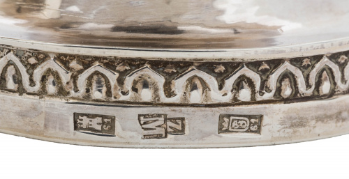 Escribanía de plata en su color.Madrid, Villa y Corte, Ma