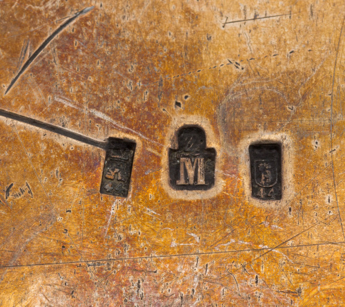 Escribanía de plata en su color.Madrid, Villa y Corte, Ma