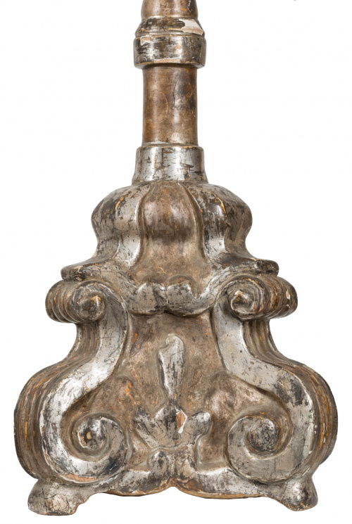 Pareja de hacheros en madera tallada y corleada. España, 