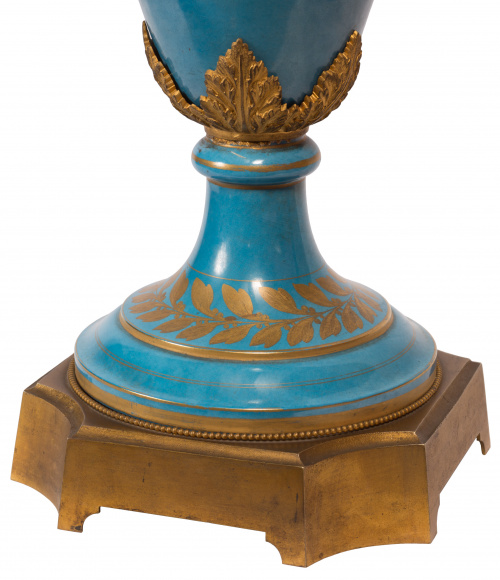 Importante pareja de jarras a la manera de Sévres en porcel