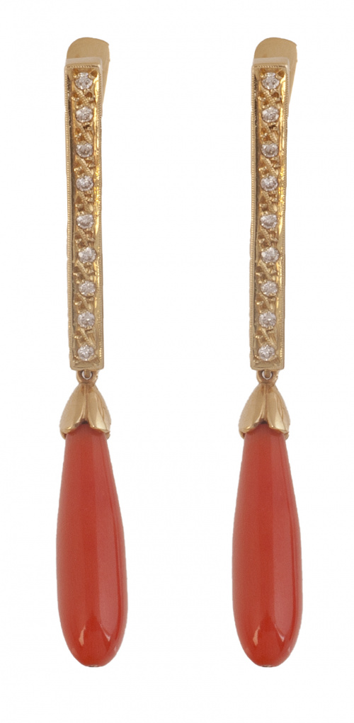 Prog. 22336-17461.  Pendientes largos con lágrima de coral 