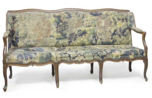 Sofá Luis XV de madera de nogal, tapizado con tapicería de 