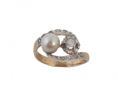 Sortija tu y yo con perla y diamante entre arcos de diamant