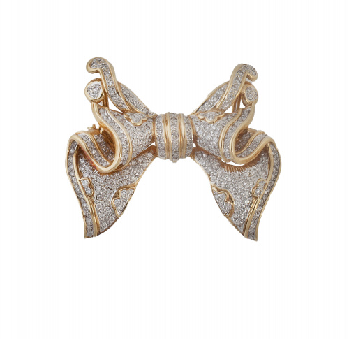Broche de brillantes con diseño de lazo con bandas plegadas