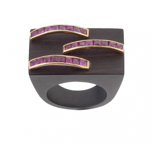 Orignal sortija estilo chevalier de ébano con gran frente r