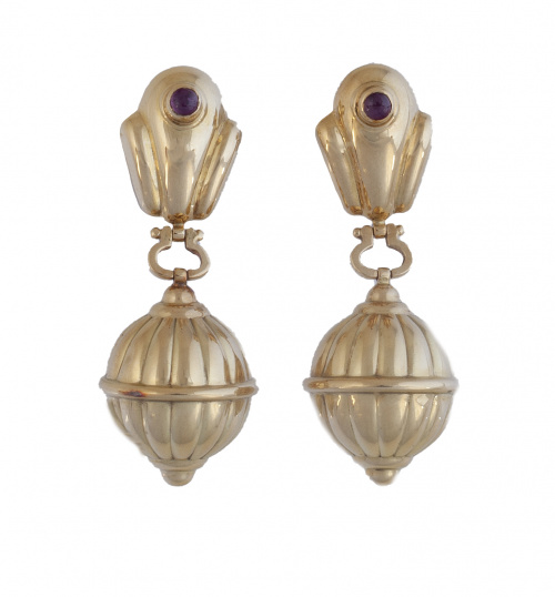 Pendientes largos con esferas gallonadas que penden de hoja