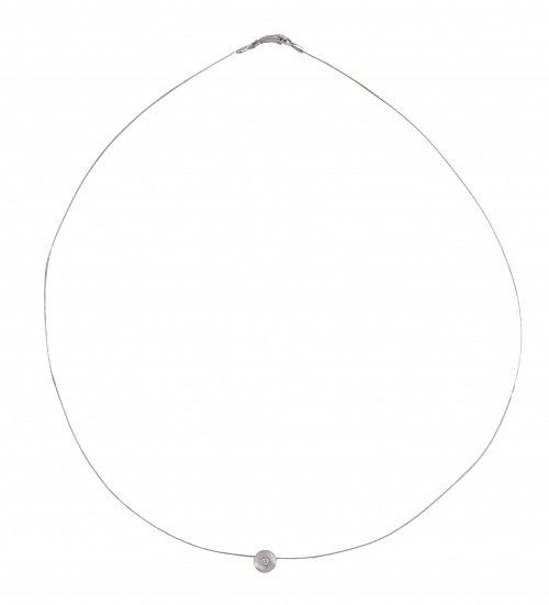 Collar con centro de brillante en chatón de oro blanco mate