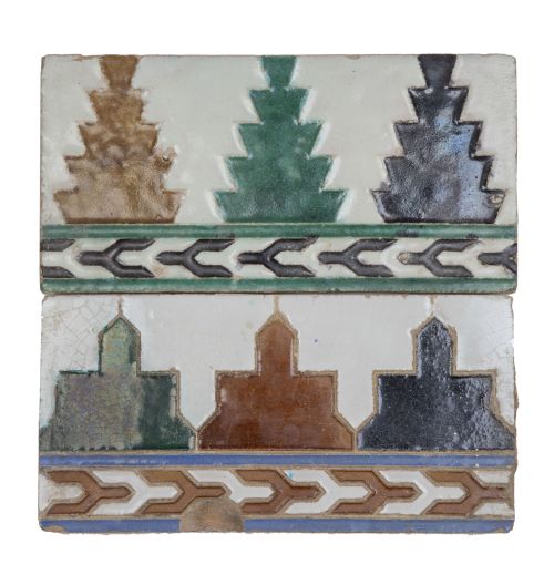 Dos azulejos de cuerda seca de cerámica esmaltada, en verde
