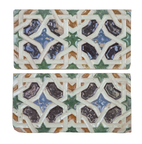 Dos azulejos de tabla de cerámica esmaltada en negro, verde