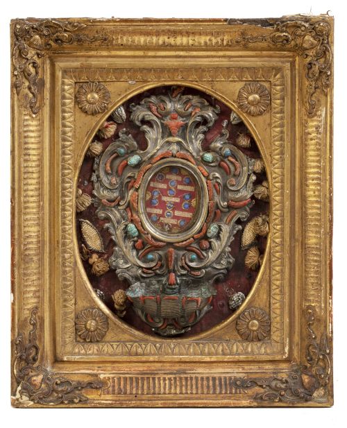 Benditera barroca de bronce con relicario que contiene dife