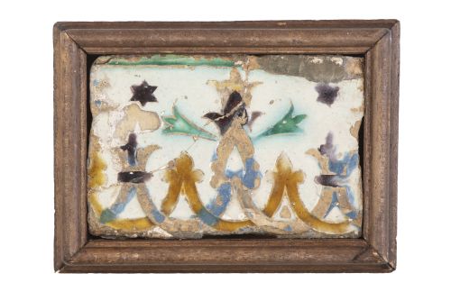 Azulejo de cerámica esmaltada con elementos vegetales.S. 