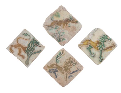 Lote de cuatro olambrillas de cetreria, con un perro y tres