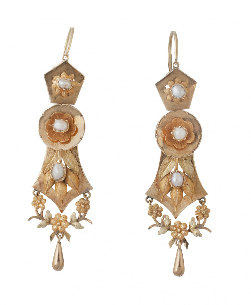 Pendientes largos S. XIX con flores de perlas finas y hojas