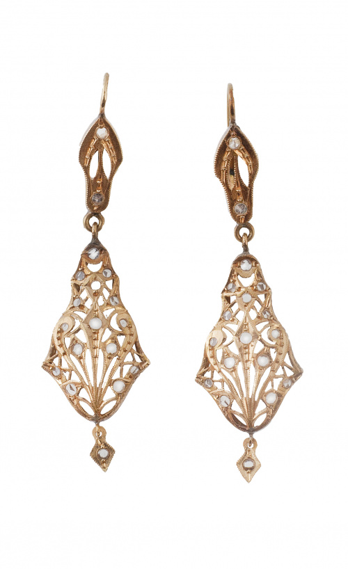 Pendientes largos S. XIX con diseño de campana calada colga