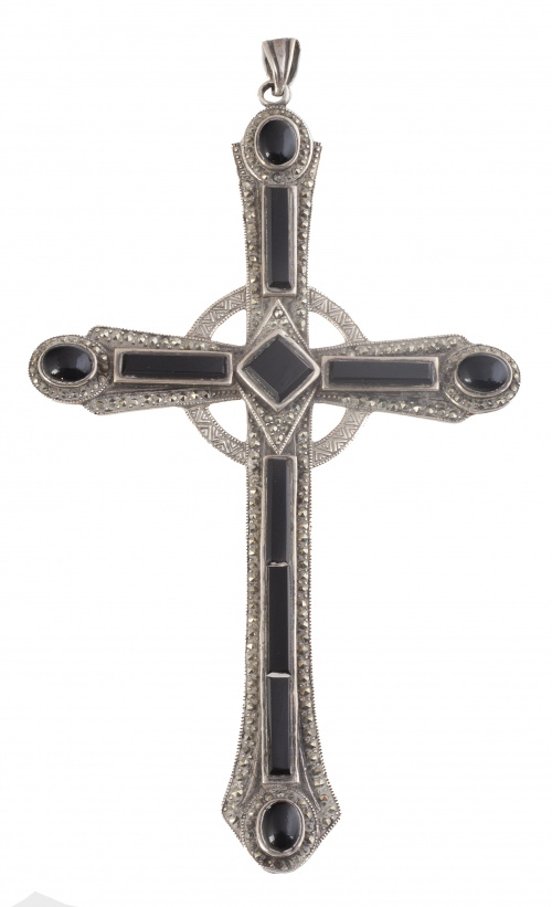 Cruz pectoral colgante en plata con ónix y marcasitas