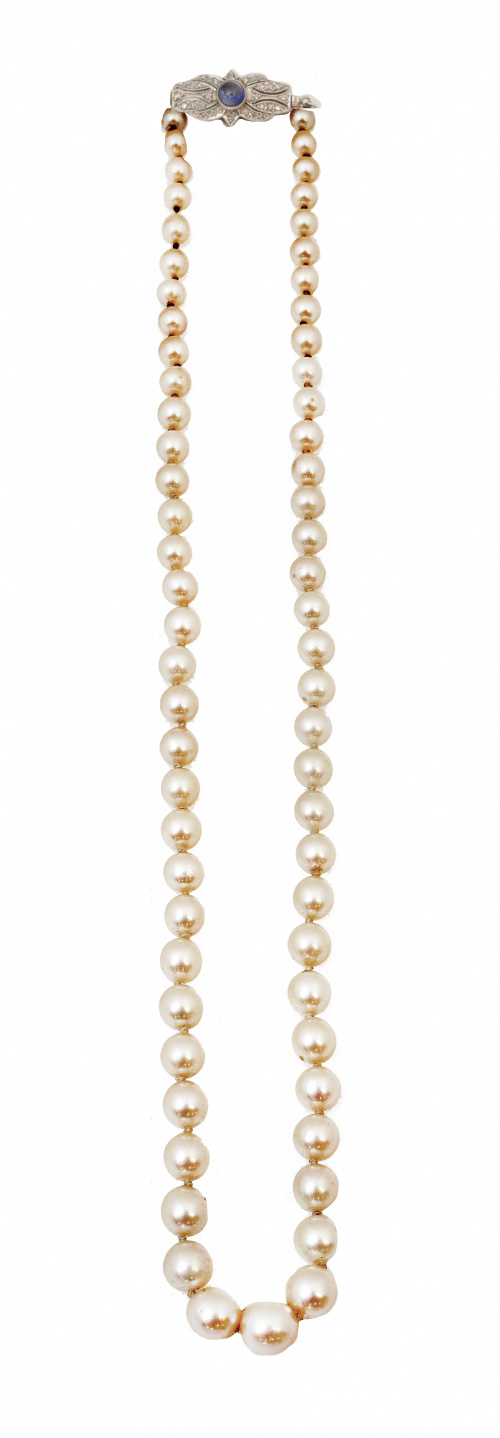 Collar de perlas Art-Decó de platino y brillantes de talla 