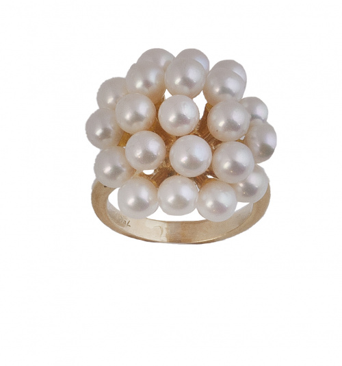 Sortija bombée con frente de perlas que forman círculo