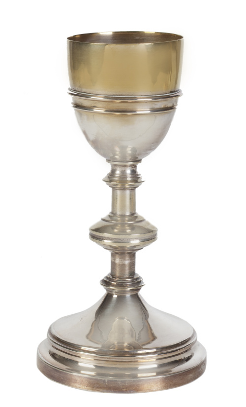 Cáliz en plata en su color y plata dorada. Marcado "Madrid"