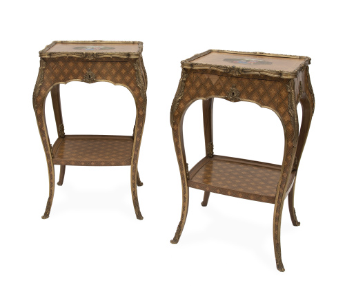 Pareja de mesas de decoración geométrica de estilo Luis XV,