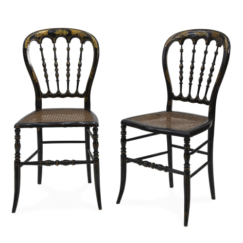 Pareja de sillas Napoleón III de madera lacada de negro y d