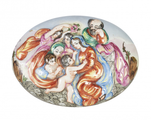 Caja oval de porcelana esmaltada.Doccia, Italia, S. XIX.