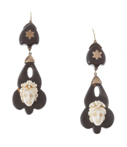 Pendientes largos S. XIX con camafeo de dama en marfil tall